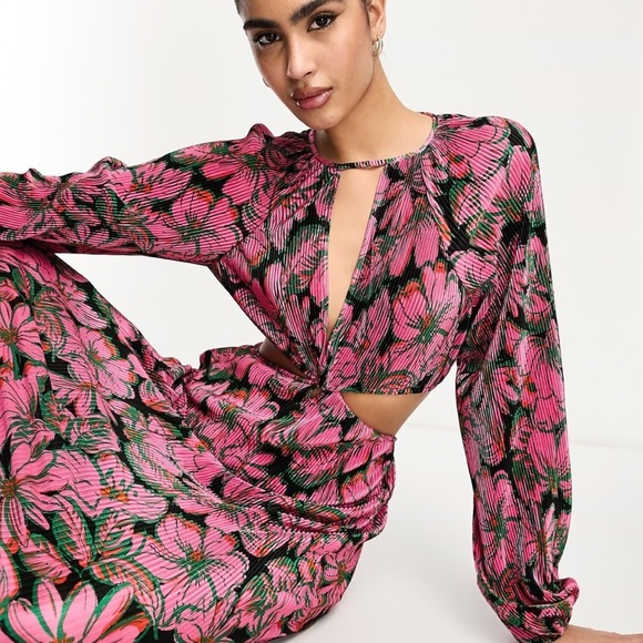 ASOS Plisse Volume Sleeve Maxi Dress - Picture 2 of 10